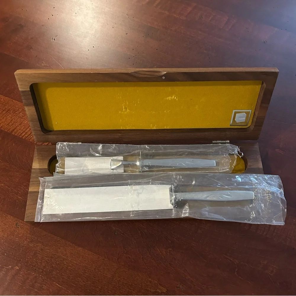 Oneida Will O' Wisp Two Piece Carving Set in walnut wood box